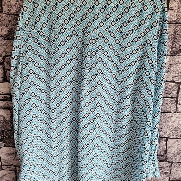NWT JM Collection V Neck Top Size XXL Button Detail Roll Tab Sleeves Blue Geo - Picture 3 of 11